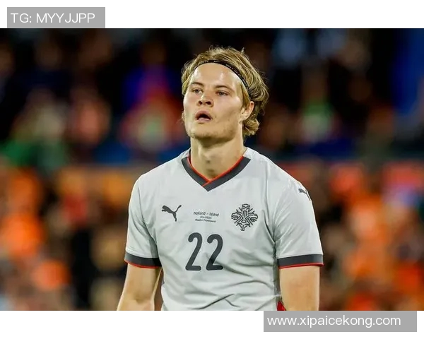 20世纪20年代足球传奇球星头像：璀璨时代的绿茵风采与经典瞬间